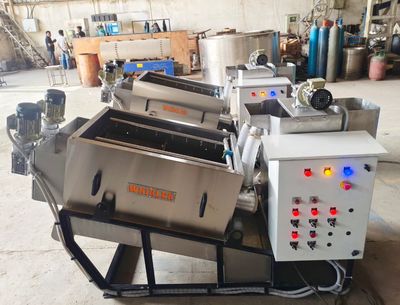 whirler_wsp202_screw_press_side_with_panel.jpg